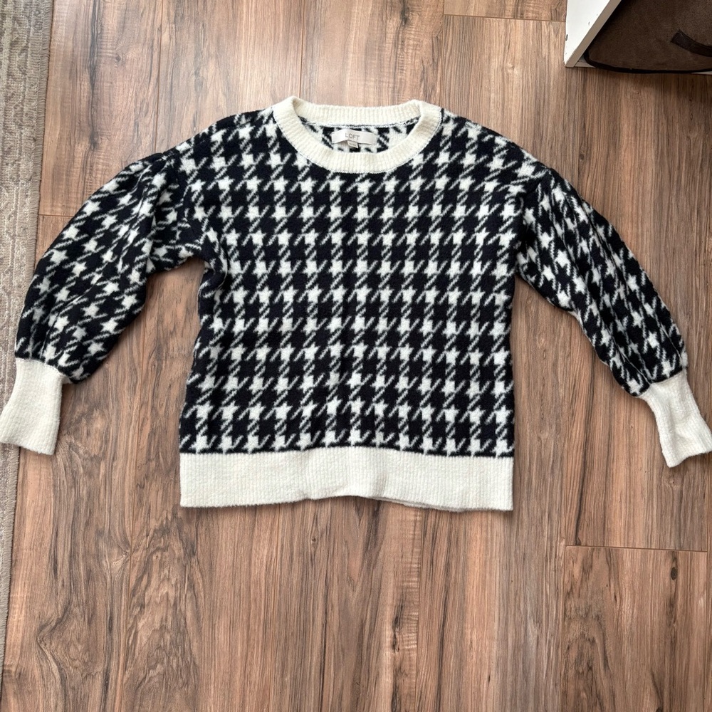 Houndstooth Black and White Sweaterloft